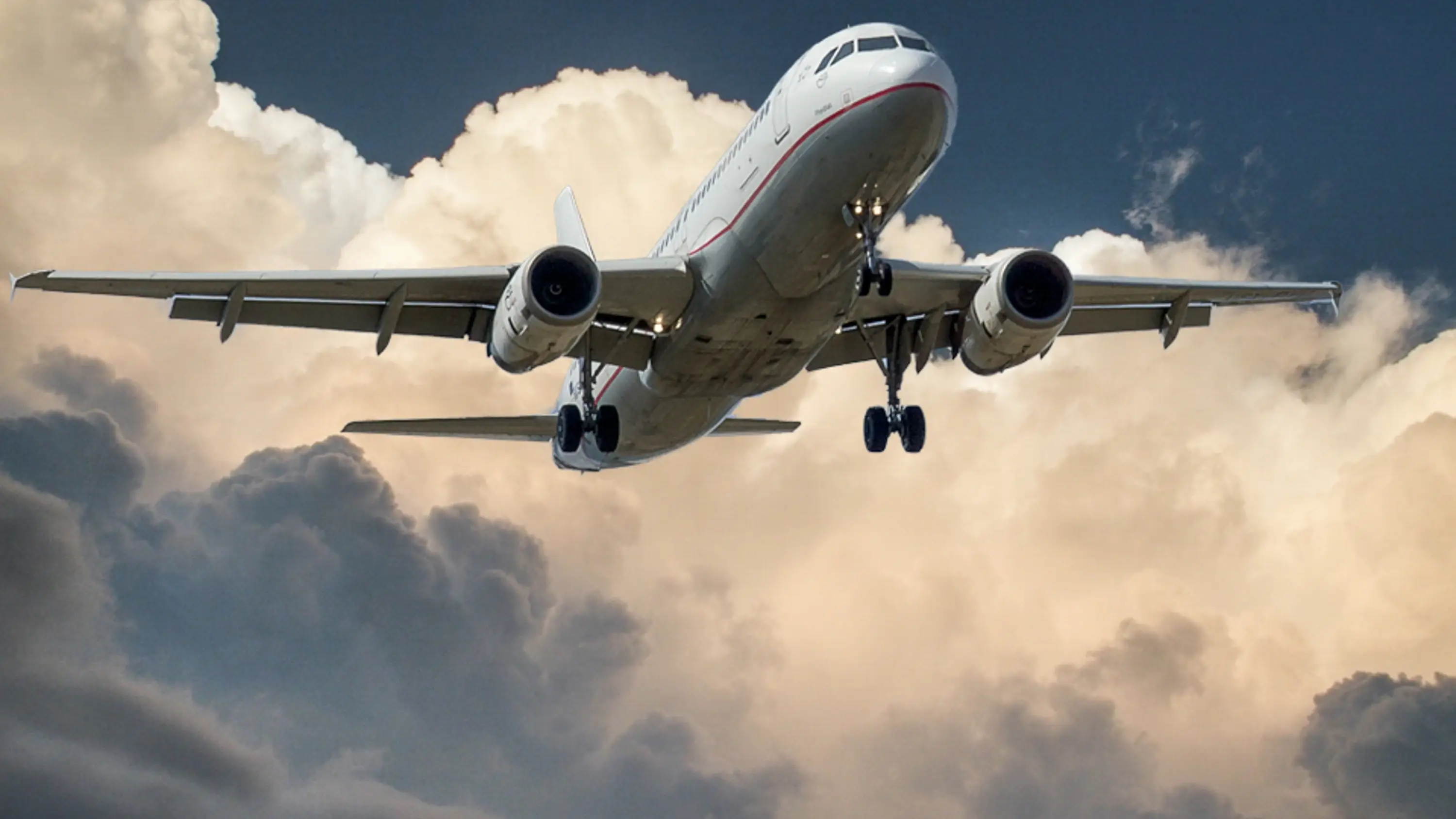 Imagen de archivo de un avi&oacute;n