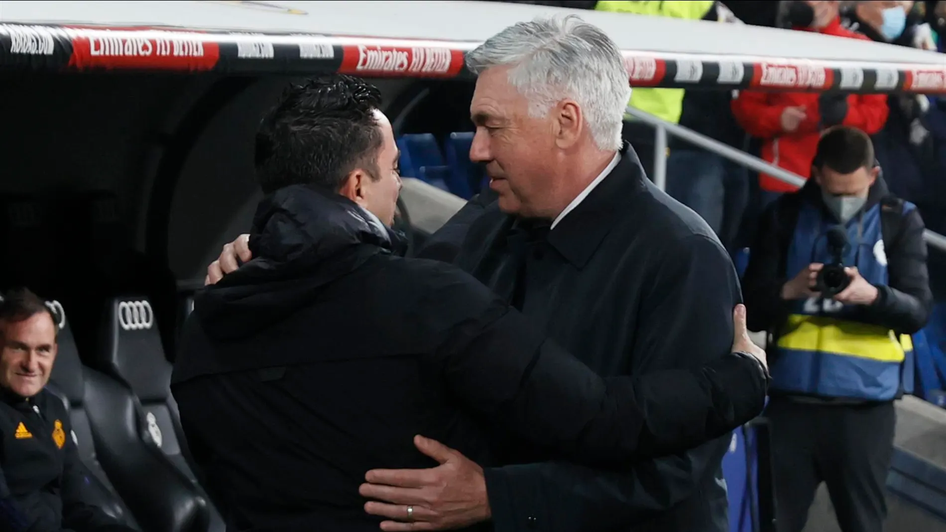 Xavi y Ancelotti en El Clásico del Bernabéu