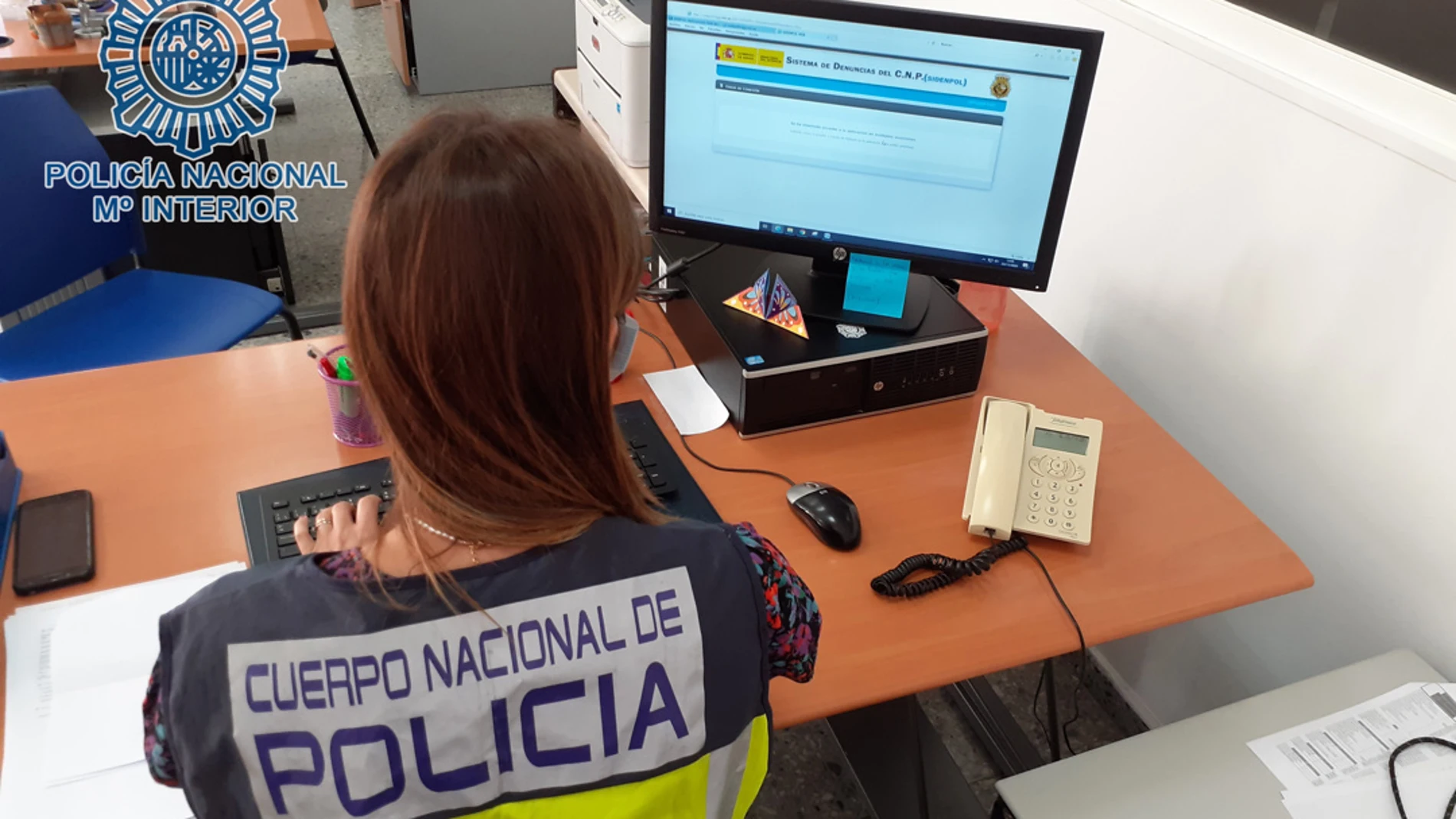 Hallan muerto en su casa al profesor de Sevilla que fue acusado de abusos sexuales a menores Hallan muerto en su casa al profesor de Sevilla que fue acusado de abusos sexuales a menores