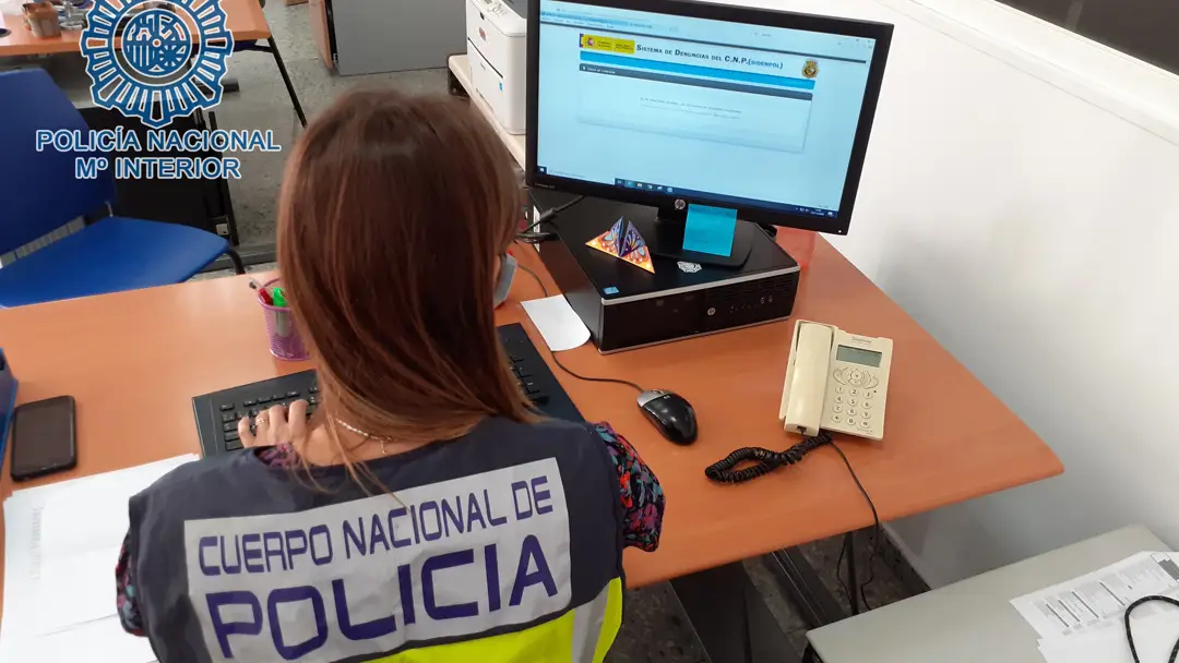Hallan muerto en su casa al profesor de Sevilla que fue acusado de abusos sexuales a menores Hallan muerto en su casa al profesor de Sevilla que fue acusado de abusos sexuales a menores