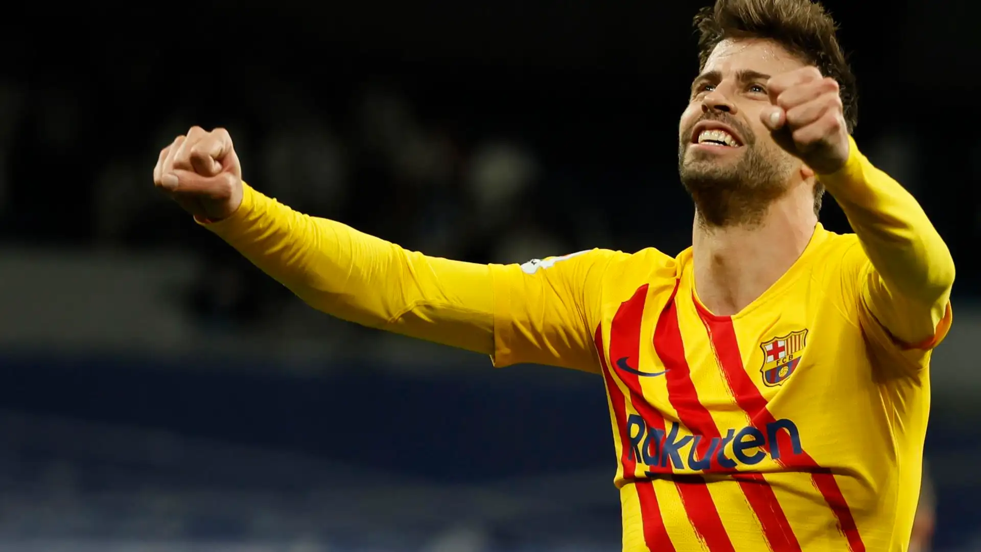 Piqué celebra la victoria en el Bernabéu Piqué celebra la victoria en el Bernabéu