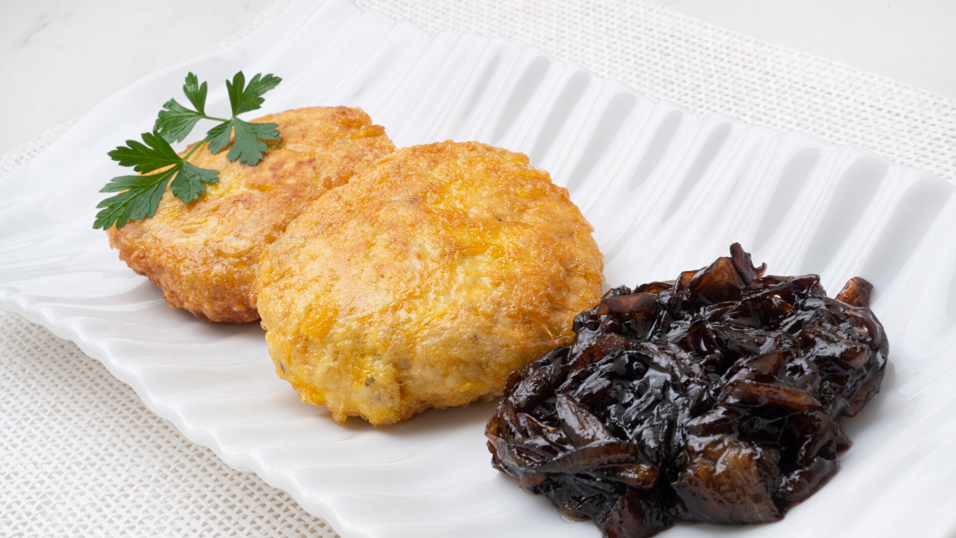 Receta de filetes rusos de pavo con cebolla caramelizada, de Karlos ...