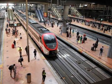 Las cancelaciones de Renfe por los incendios han afectado a muchos viajeros 