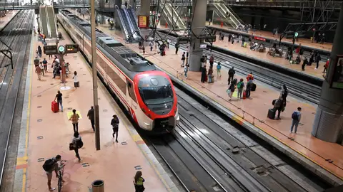 Las cancelaciones de Renfe por los incendios han afectado a muchos viajeros Las cancelaciones de Renfe por los incendios han afectado a muchos viajeros