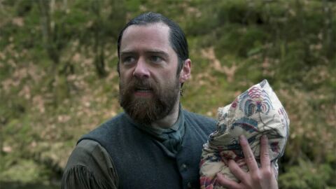 Roger (Richard Rankin) salva al hijo de Fergus y Marsali en el 6x03 de 'Outlander'
