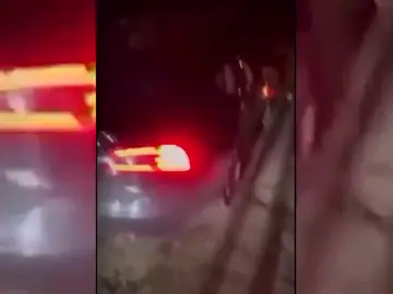 El vídeo del accidente de un Tesla tras volar unos metros y estrellarse Los Ángeles