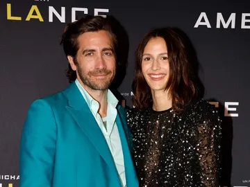 Jake Gyllenhaal y su novia Jeanne Cadieu en el estreno de 'Ambulance' Jake Gyllenhaal y su novia Jeanne Cadieu en el estreno de 'Ambulance'