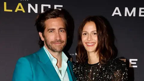 Jake Gyllenhaal y su novia Jeanne Cadieu en el estreno de 'Ambulance' Jake Gyllenhaal y su novia Jeanne Cadieu en el estreno de 'Ambulance'