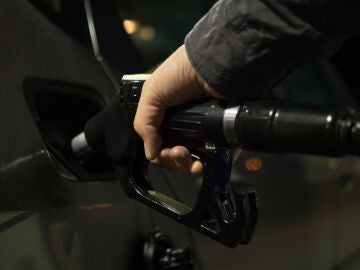 Las mejores tarjetas con descuentos en gasolina para ahorrar ante la escalada de precios