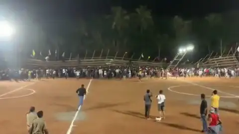 Más de 200 heridos, seis de ellos graves, al derrumbarse la grada en la India Más de 200 heridos, seis de ellos graves, al derrumbarse la grada en la India