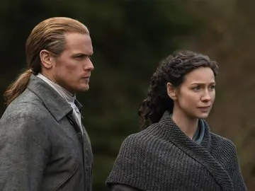 Caitriona Balfe y Sam Heughan en el episodio 3 de la temporada 6 'Outlander' Caitriona Balfe y Sam Heughan en el episodio 3 de la temporada 6 'Outlander'
