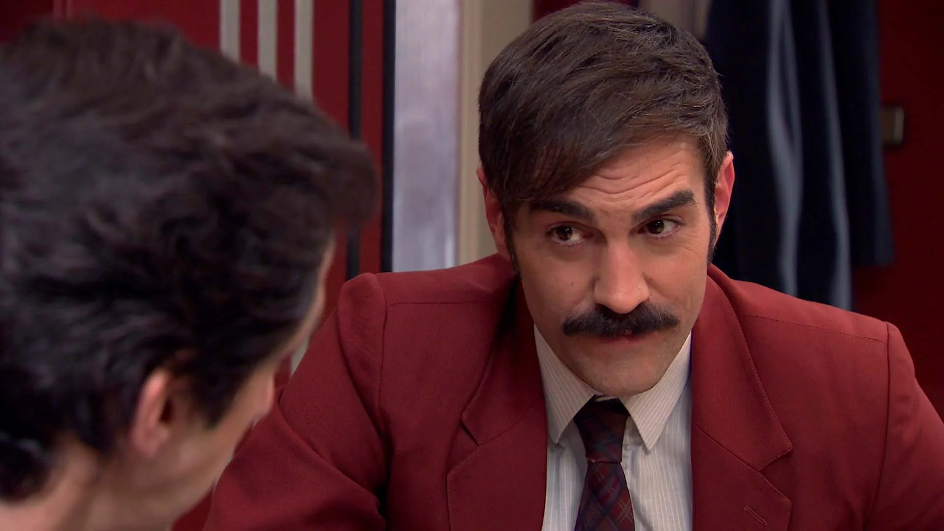 Raúl anima a Emilio a luchar por el merecido amor de Julieta Raúl anima a Emilio a luchar por el merecido amor de Julieta