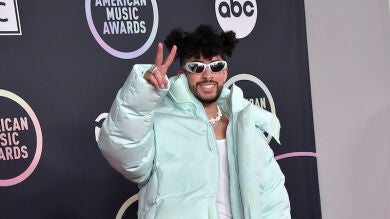 Bad Bunny alquila su lujoso camión en Airbnb por 91 dólares la noche