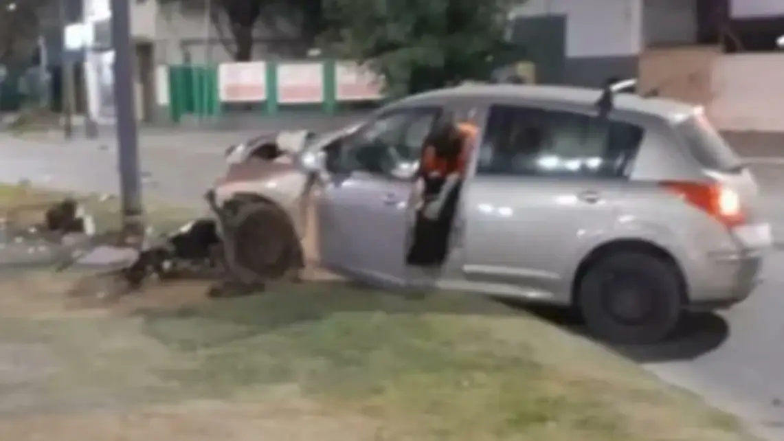 Un argentino rompe el récord mundial de alcoholemia en Buenos Aires y termina chocando contra un poste Un argentino rompe el récord mundial de alcoholemia en Buenos Aires y termina chocando contra un poste