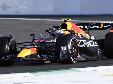 Pérez se hace con la pole en el GP de Arabia con Sainz 3º y Alonso 7º