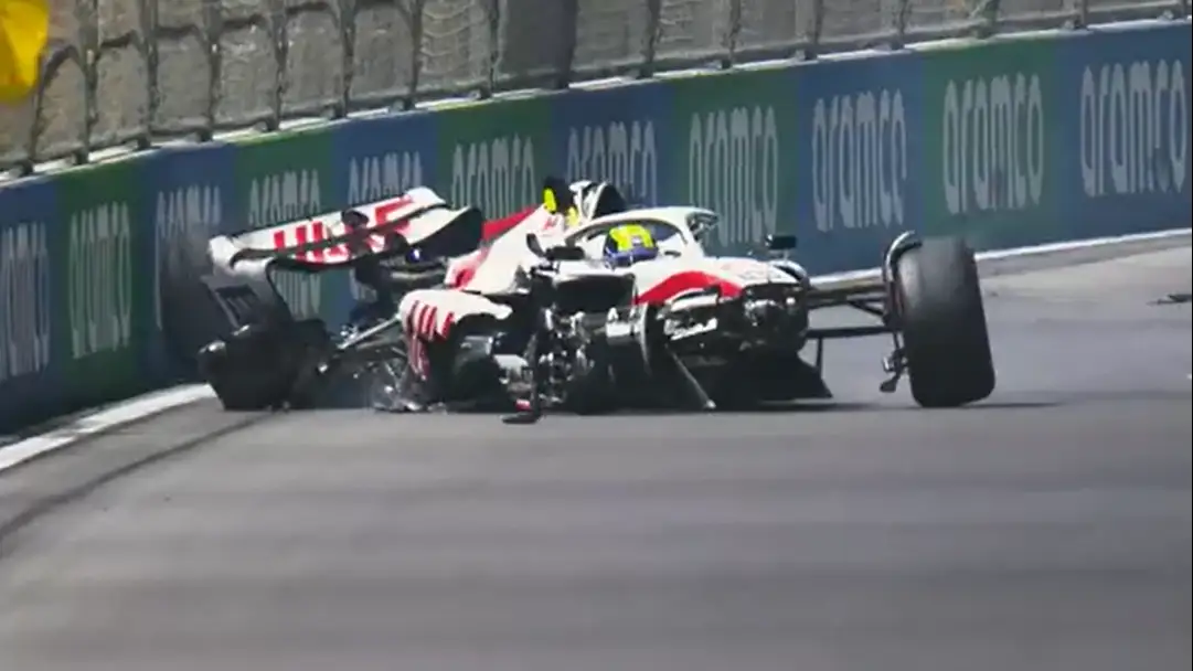 El espeluznante accidente de Mick Schumacher en el GP de Arabia Saudí que asustó al paddock El espeluznante accidente de Mick Schumacher en el GP de Arabia Saudí que asustó al paddock