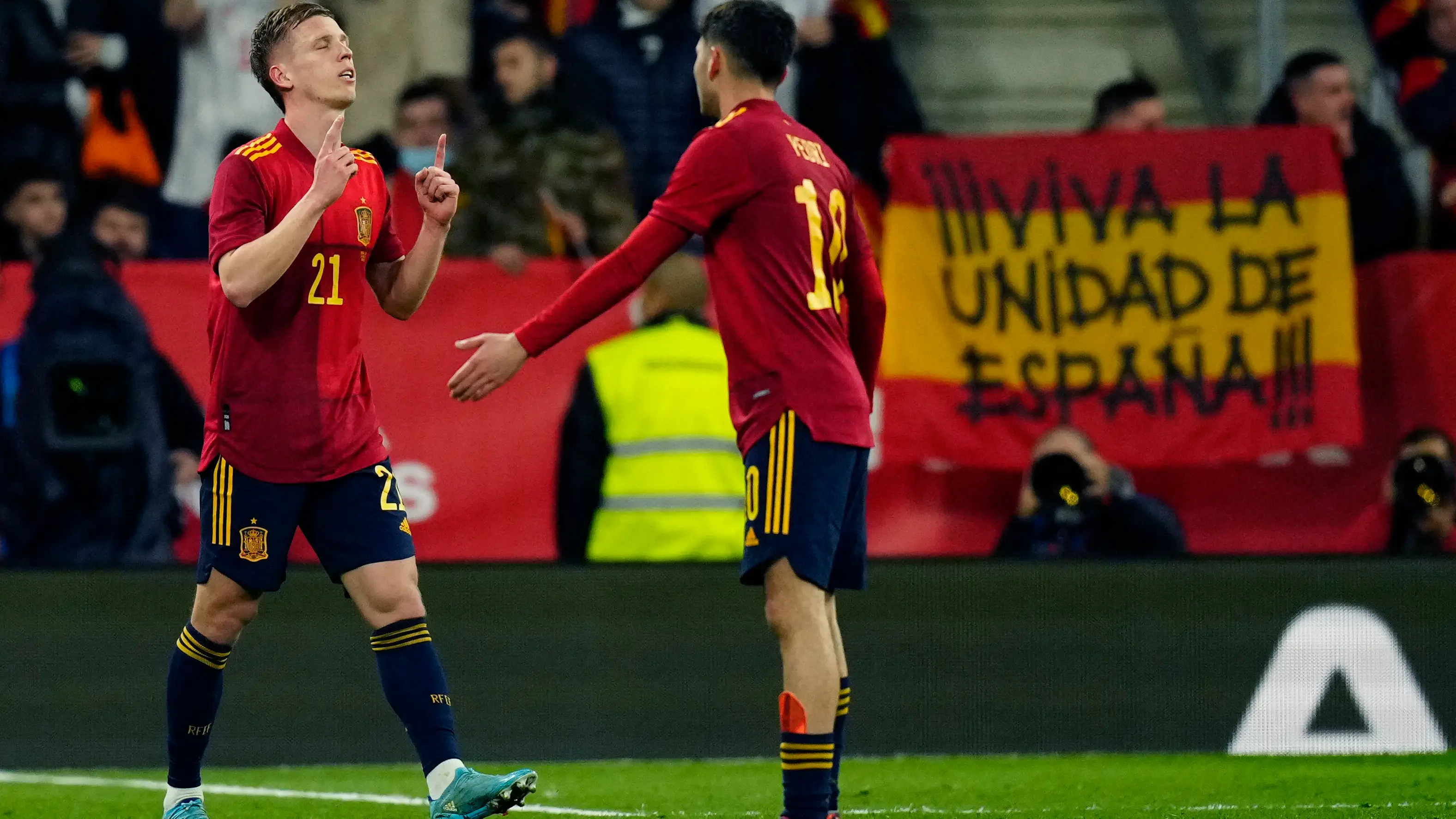 Un golazo de Dani Olmo acaba con la resistencia de Albania en un RCDE Stadium entregado a la Selección Un golazo de Dani Olmo acaba con la resistencia de Albania en un RCDE Stadium entregado a la Selección