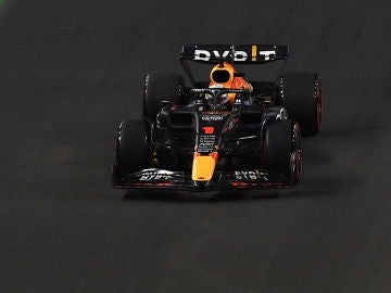 Verstappen vuelve a reinar y gana el GP de Arabia por delante de Leclerc, Sainz 3º, Alonso abandonó