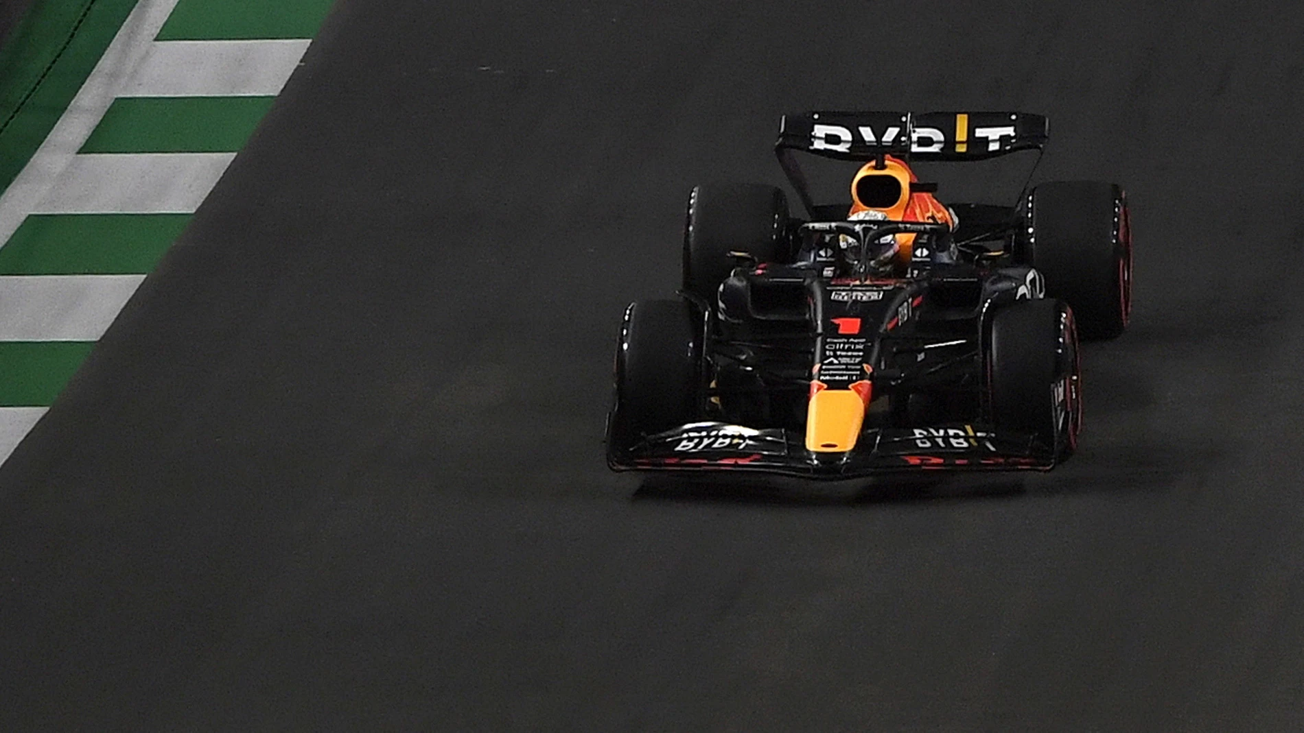 Verstappen vuelve a reinar y gana el GP de Arabia por delante de Leclerc, Sainz 3º, Alonso abandonó