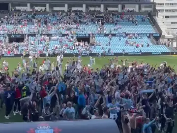 Aficionados del Celta B saltan al césped de Balaídos para provocar a los del Deportivo tras la victoria del filial Aficionados del Celta B saltan al césped de Balaídos para provocar a los del Deportivo tras la victoria del filial
