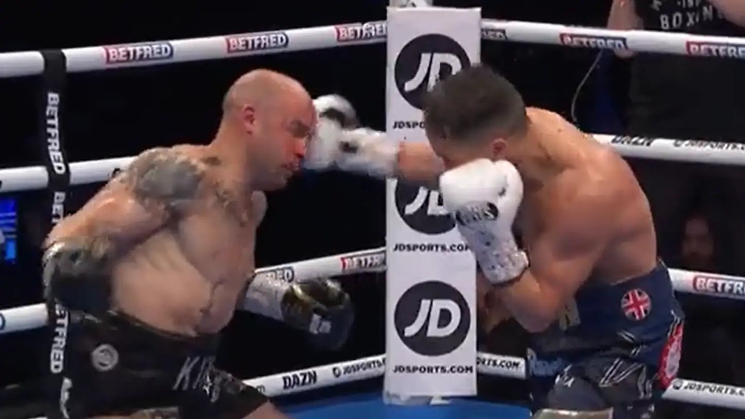 Kiko Mart&iacute;nez pierde el t&iacute;tulo de campe&oacute;n en un pol&eacute;mico combate contra Josh Warrington 