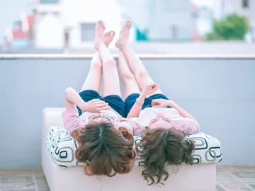 Resolvemos las dudas sobre si es mejor que los gemelos estén juntos o separados en el colegio. Resolvemos las dudas sobre si es mejor que los gemelos estén juntos o separados en el colegio.