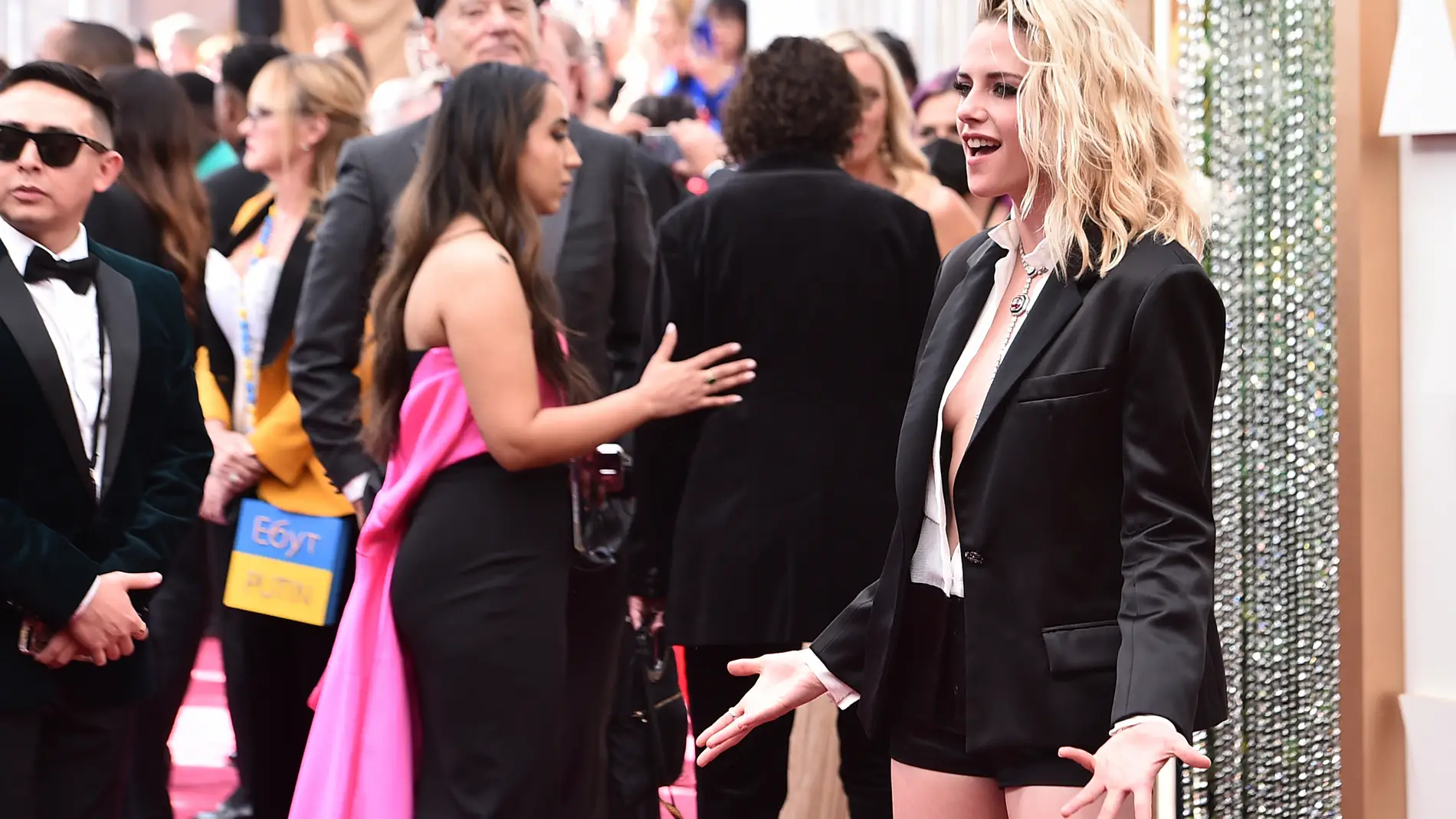 El beso de Kristen Stewart con su novia sobre la alfombra roja de los  Premios Oscar
