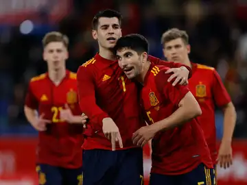 Morata celebra uno de sus goles ante Islandia Morata celebra uno de sus goles ante Islandia