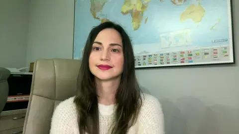 Natalya, ucraniana afincada en España: "Mi familia huyó de Mariúpol y está en un pueblo sin luz, agua o comida" Natalya, ucraniana afincada en España: "Mi familia huyó de Mariúpol y está en un pueblo sin luz, agua o comida"