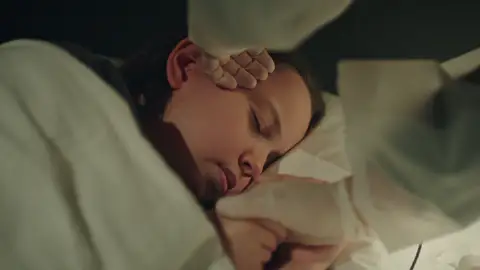 Safiye vuelve a enfrentarse a sus miedos y cuida a Tomris mientras está enferma: “Te pondrás bien” Mejores momentos| Capítulo 73