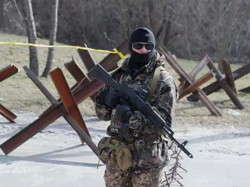 Un soldado ucraniano en Kiev