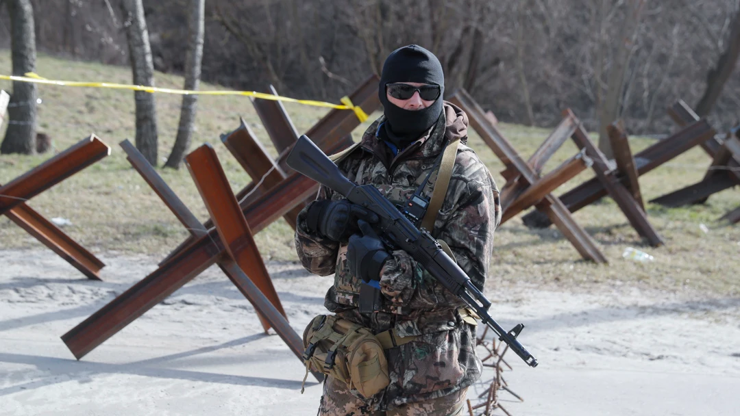 Un soldado ucraniano en Kiev Un soldado ucraniano en Kiev