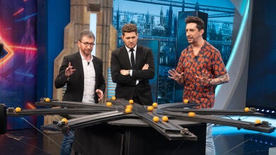 ¡Un caos ordenado mágico! Michael Bublé alucina con el asteroide de la locura de Marron