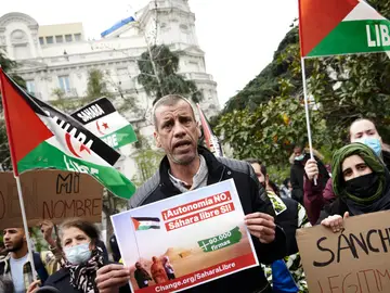Manifestantes por el Sáhara Occidental en el Congreso de los Diputados