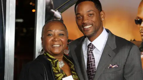 Will Smith posando junto a su madre, Caroline Bright Will Smith posando junto a su madre, Caroline Bright