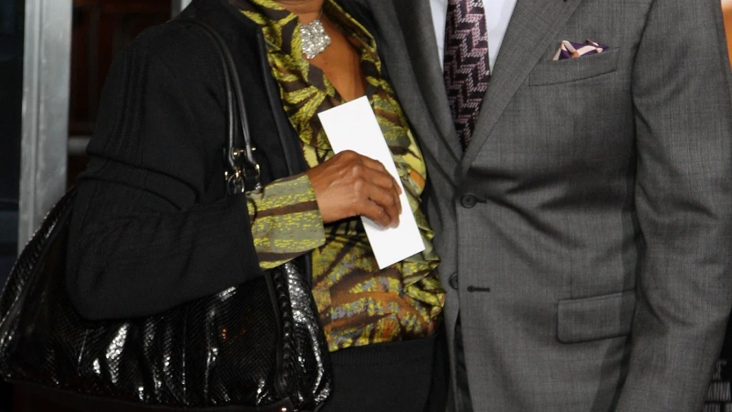 Will Smith posando junto a su madre, Caroline Bright Will Smith posando junto a su madre, Caroline Bright