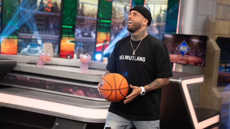 La fabulosa demostraci&oacute;n de Nicky Jam jugando al baloncesto en 'El Hormiguero 3.0'