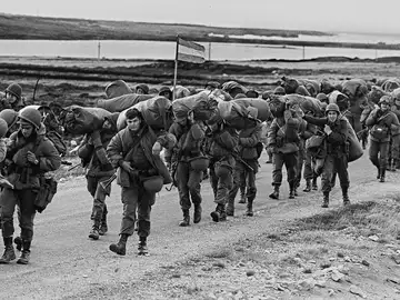 Efemérides de hoy 2 de abril de 2022: el 2 de abril de 1982, tropas argentinas inician la ocupación de puerto Stanley, en las islas Malvinas, que se encontraban bajo dominio del Reino Unido.