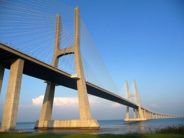 Efemérides de hoy 4 de abril de 2022: El 4 de abril de 1998, se inauguró en Lisboa el puente Vasco de Gama sobre el río Tajo