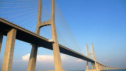 Efemérides de hoy 4 de abril de 2022: El 4 de abril de 1998, se inauguró en Lisboa el puente Vasco de Gama sobre el río Tajo Efemérides