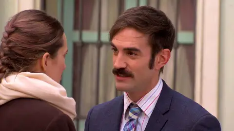 Raúl le pide una cita a Julieta: “Sé que Emilio y tú habéis roto” Raúl le pide una cita a Julieta: “Sé que Emilio y tú habéis roto”