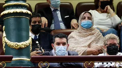 El delegado del Frente Polisario para España, Abdulah Arabi (i), asiste desde la tribuna de invitados a la sesión de control al Gobierno celebrada este miércoles en el Congreso de los Diputados. El delegado del Frente Polisario para España, Abdulah Arabi (i), asiste desde la tribuna de invitados a la sesión de control al Gobierno celebrada este miércoles en el Congreso de los Diputados.