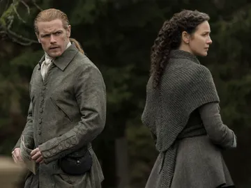 Sam Heughan y Caitriona Balfe como Jamie y Claire Fraser en la temporada 6 de 'Outlander' Sam Heughan y Caitriona Balfe como Jamie y Claire Fraser en la temporada 6 de 'Outlander'