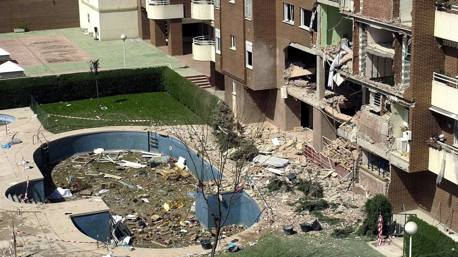 Efemérides de hoy 3 de abril de 2022: El 3 de abril de 2004, siete terroristas implicados en los atentados del 11 de marzo de 2004 en Madrid se suicidan en Leganés haciendo estallar una fuerte carga explosiva.
