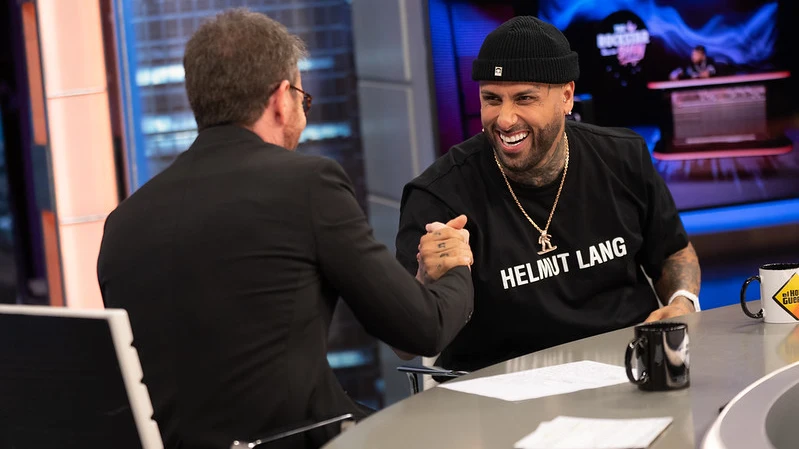 El motivo por el que Nicky Jam hizo un impresionante regalo a su novia: "A veces he regalado dinero por la calle"