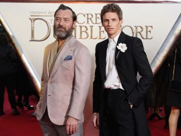Jude Law y Eddie Redmayne en la premiere de 'Animales Fantásticos: Los secretos de Dumbledore' 