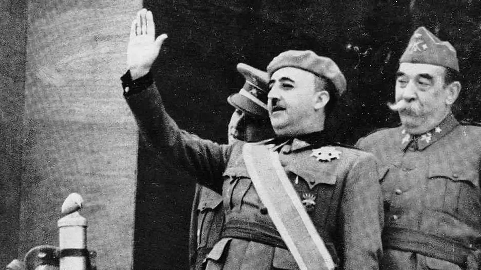 Efemérides de hoy 1 de abril de 2022: Francisco Franco firma el último parte militar que da por terminada oficialmente la Guerra Civil española.
