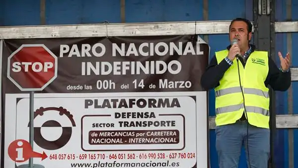 Manuel Hernández carga contra los camioneros que abandonan la huelga: "Terminarán solos, arruinados y humillados" Manuel Hernández carga contra los camioneros que abandonan la huelga: "Terminarán solos, arruinados y humillados"