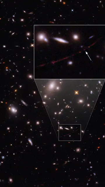 La estrella Eärendel, indicada con una flecha, captada por el telescopio Hubble