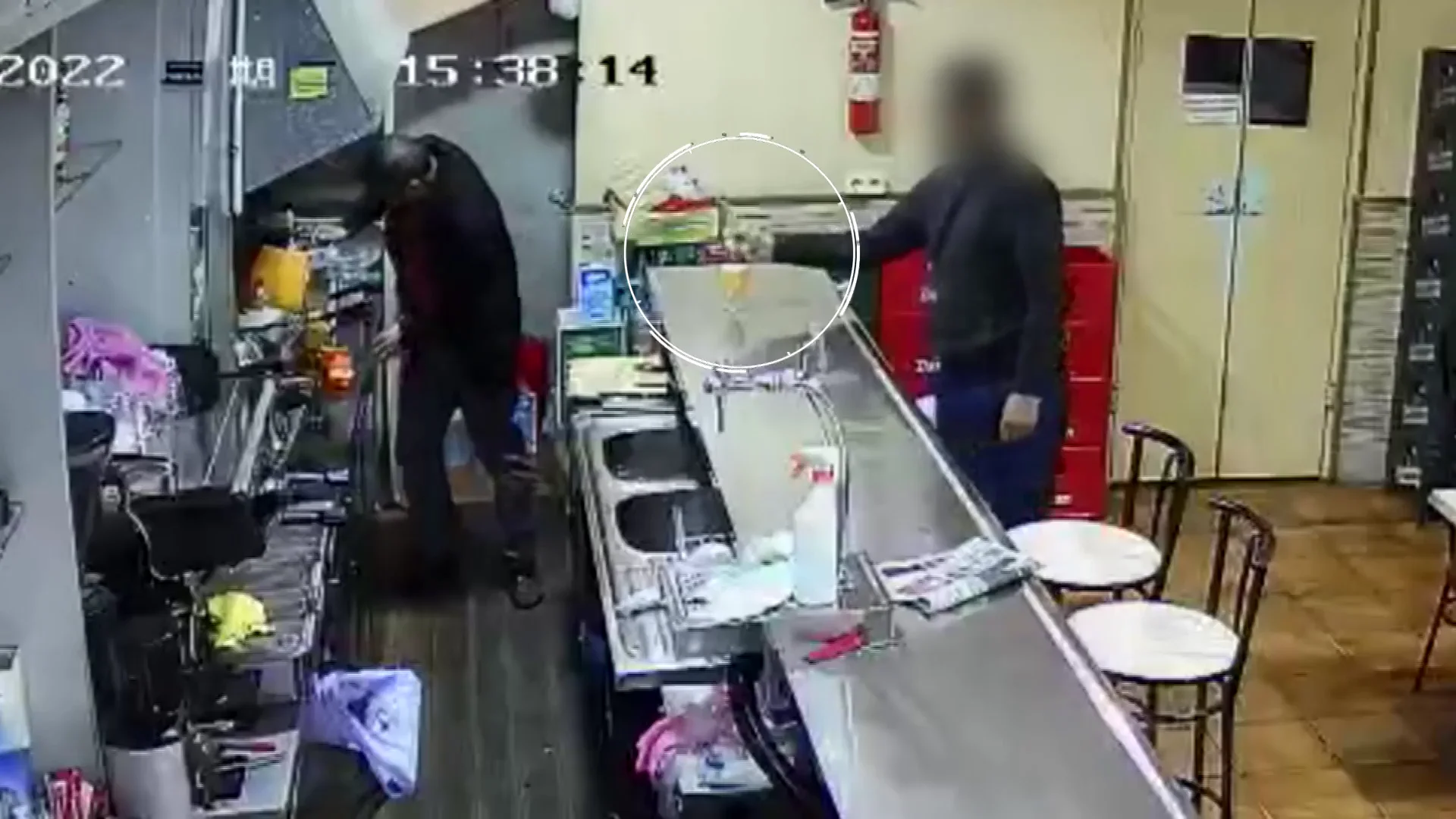 El ladr&oacute;n de la burundanga vuelve a actuar en Ripollet: droga al propietario de un bar para robarle 